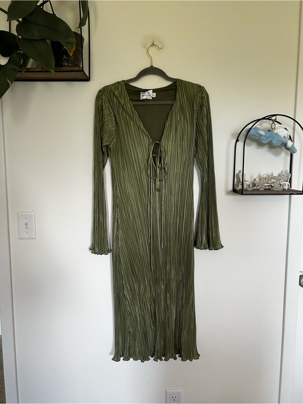 NWT Hello Molly‎ Sage Green Ribbed Plunge V Neck Long Sleeve Midi Dress Size 4